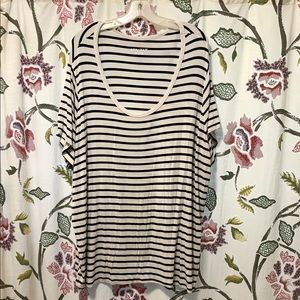 4X AVA & VIV Black and White T